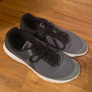 Nike flex experience rn 6 women’s size 8.5